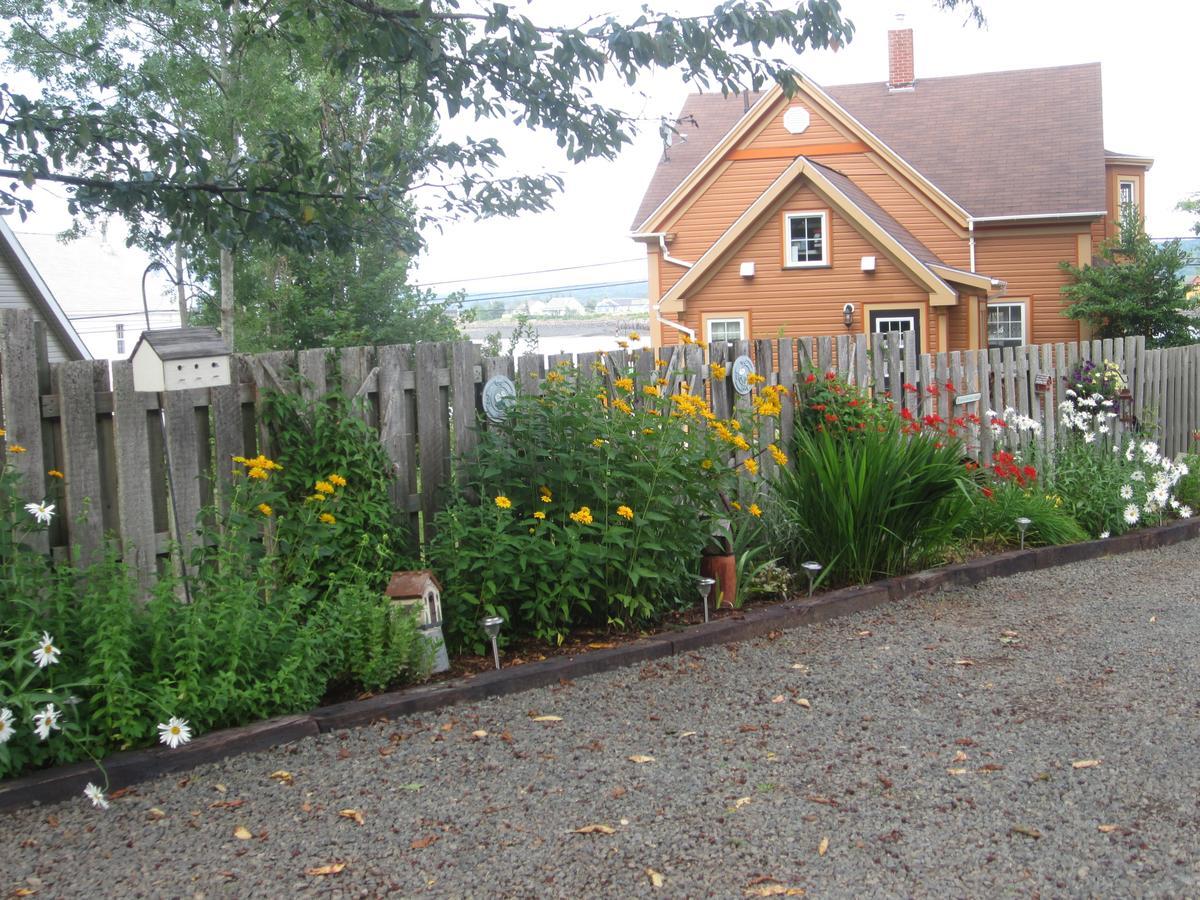 Grand Oak Manor Bed And Breakfast Granville Ferry Exterior photo
